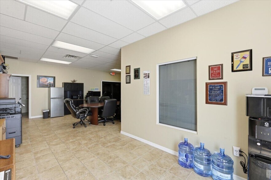 More Photos Of 1220 Biscayne Blvd, Deland Warehouse For Sale