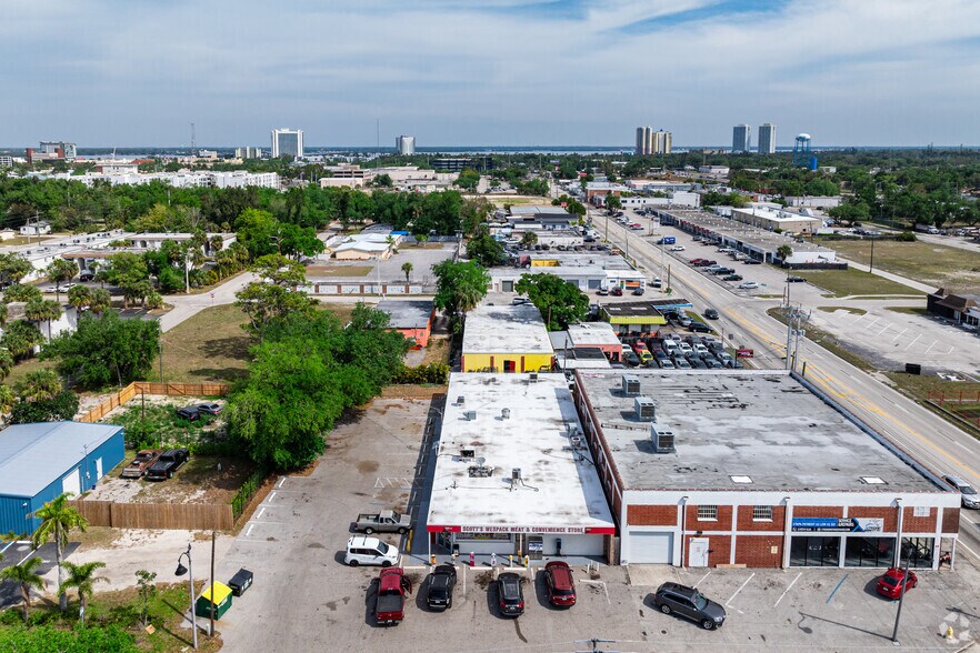 More Photos Of 2467-2469 Edison Ave, Fort Myers General Retail For Sale