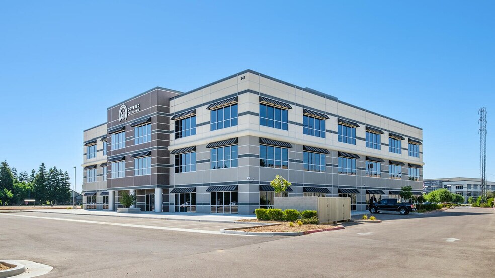 More Photos Of 247 E Nees Ave, Fresno Office For Lease