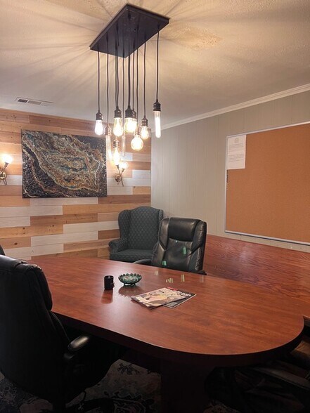 More Photos Of 408-410 E Court Ave, Jeffersonville Medical For Sale