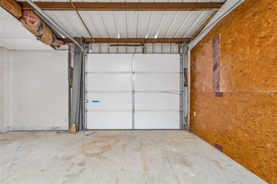 More Photos Of 1497 W Highway 67, Glen Rose Flex For Sale