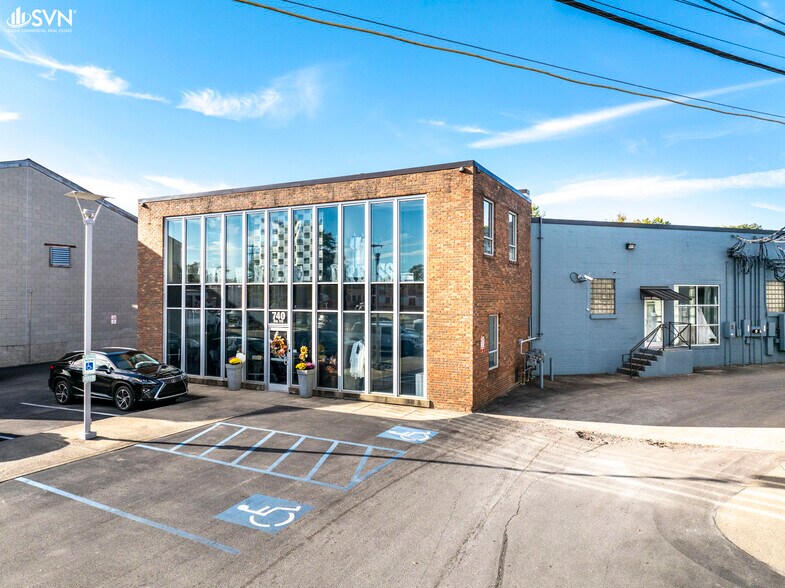 More Photos Of 740 National Ave, Lexington Warehouse For Lease
