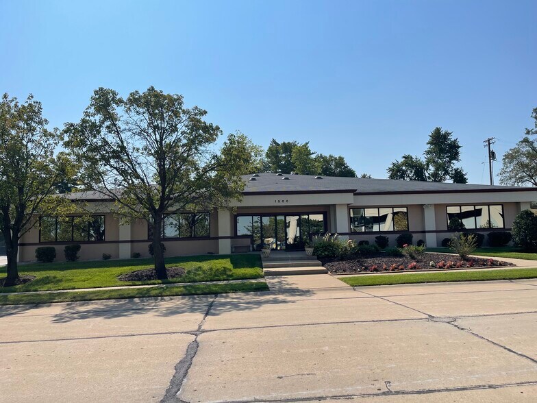Primary Photo Of 1500 Wall St, Saint Charles Medical For Lease