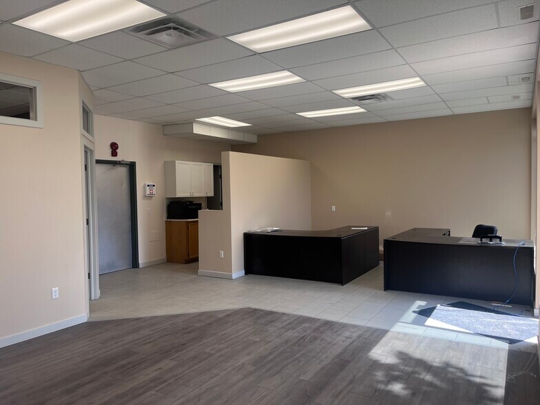More Photos Of 4904-4910 75 Av NW, Edmonton Light Manufacturing For Lease
