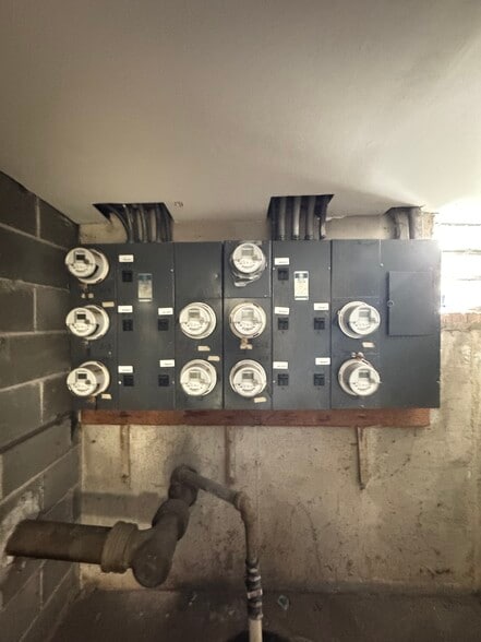 More Photos Of 8701 S Clyde Ave, Chicago Apartments For Sale