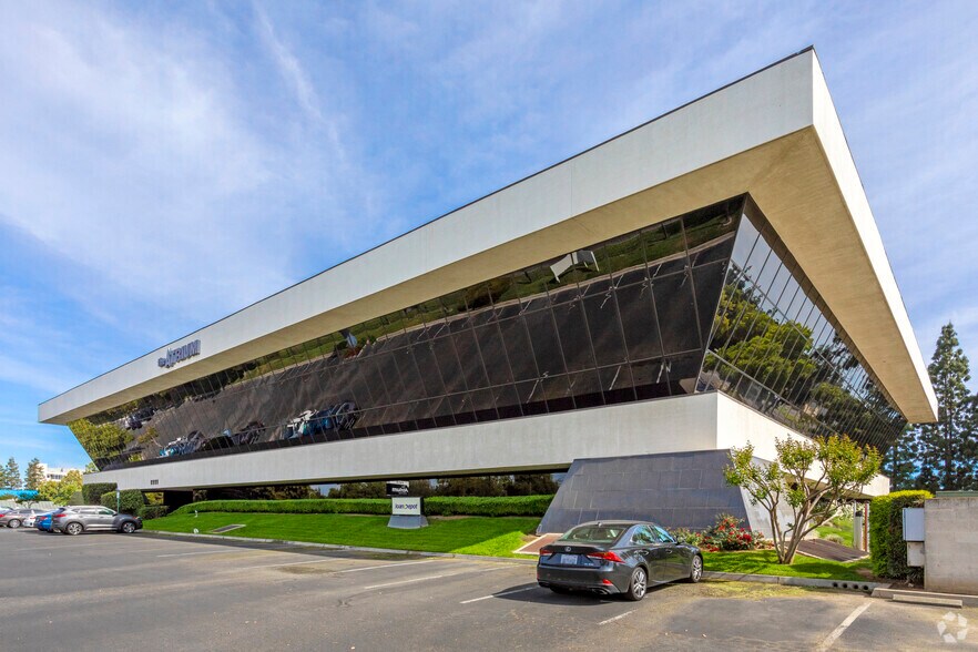 More Photos Of 1111 E Herndon Ave, Fresno Office For Lease