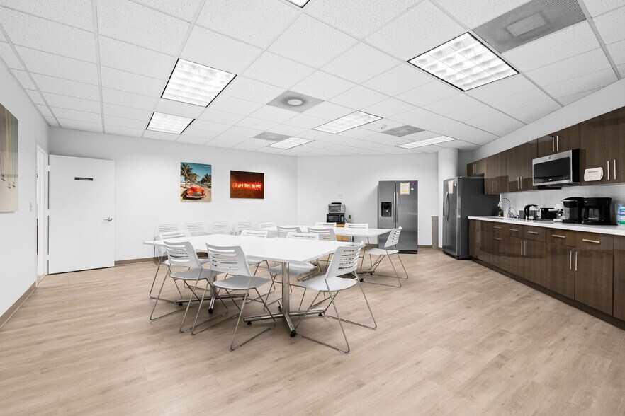 More Photos Of 3333 W Commercial Blvd, Fort Lauderdale Medical For Sale