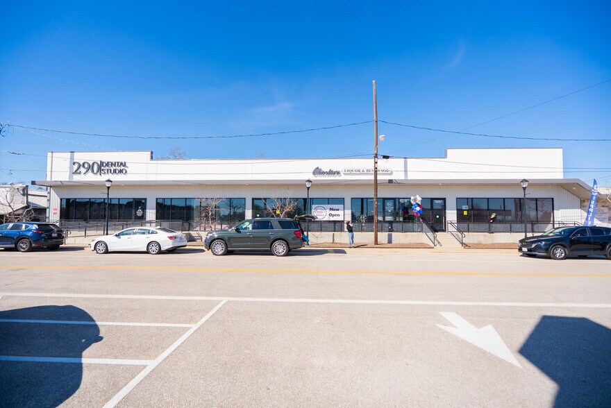 More Photos Of 2406 Main St, Waller Storefront For Lease