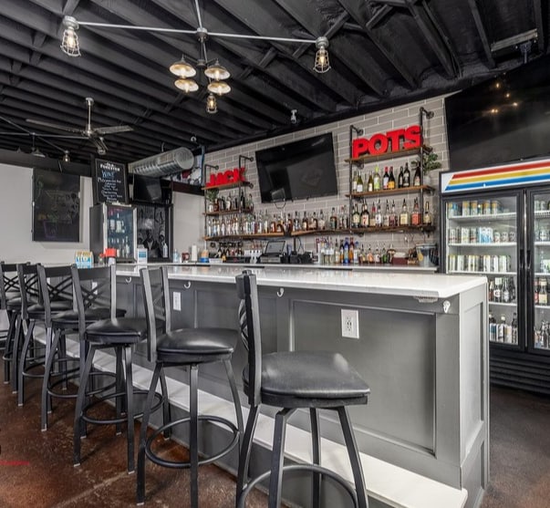 More Photos Of 110 E Hickory St, Streator Bar For Sale