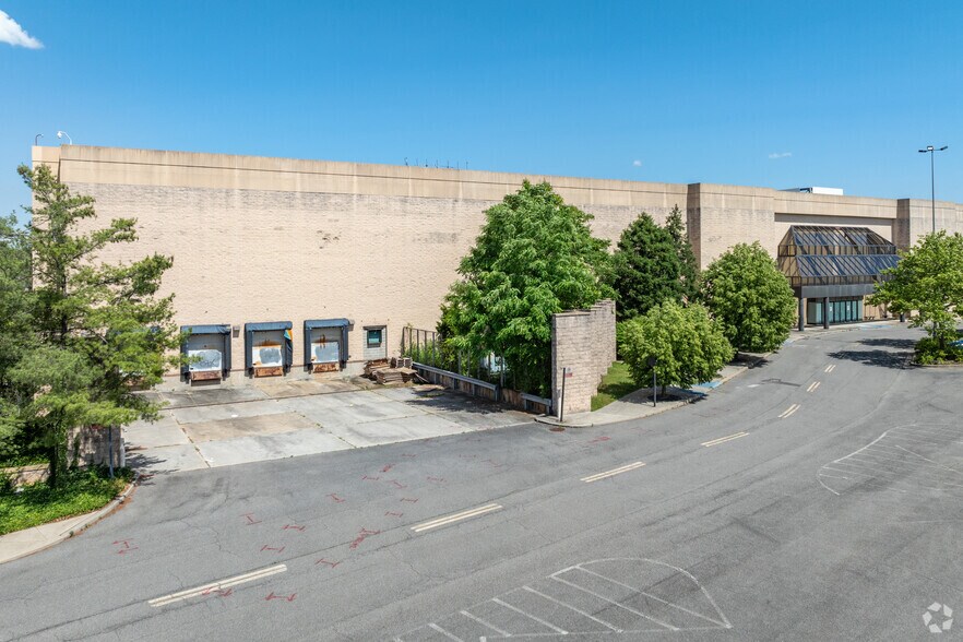 More Photos Of 7900 Ritchie Hwy, Glen Burnie Flex For Lease