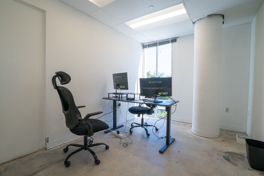 More Photos Of 4300 Biscayne Blvd, Miami Office Residential For Lease