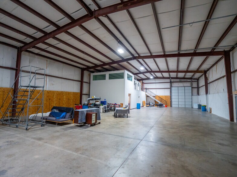 More Photos Of 13730 Immanuel Rd, Pflugerville Warehouse For Lease