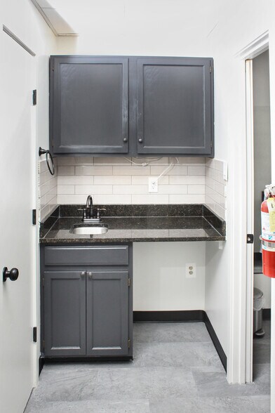 More Photos Of 22636 Glenn Dr, Sterling Medical For Lease