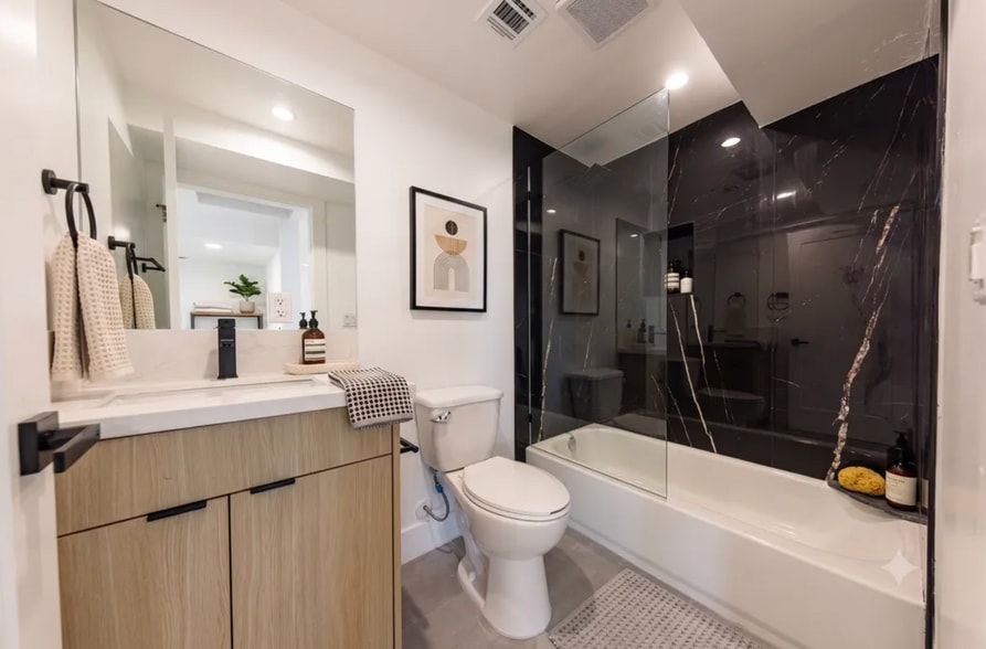 More Photos Of 1330 S Longwood Ave, Los Angeles Apartments For Sale