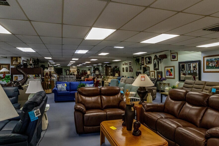 More Photos Of 1300 Ponce De Leon Blvd, Brooksville Warehouse For Sale