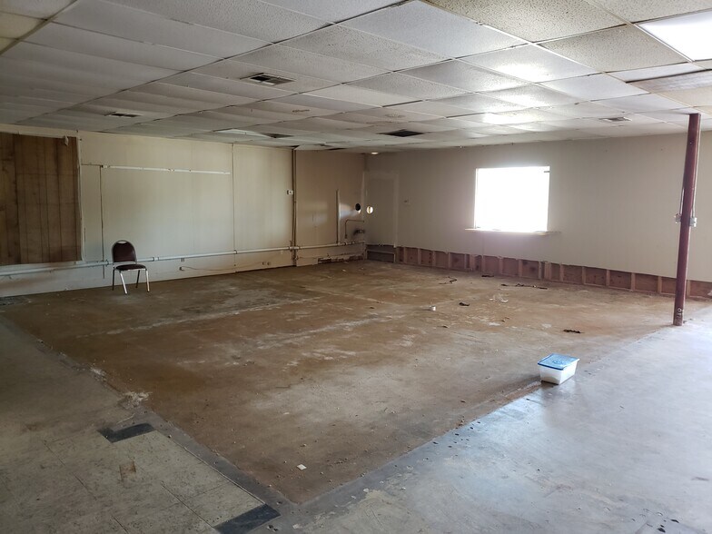 More Photos Of 2212-2220 NW Fort Sill Blvd, Lawton Storefront Retail Office For Lease