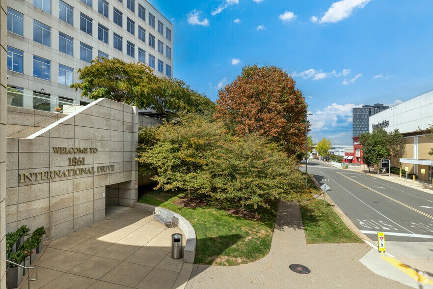 More Photos Of 1861 International Dr, Tysons Office For Lease