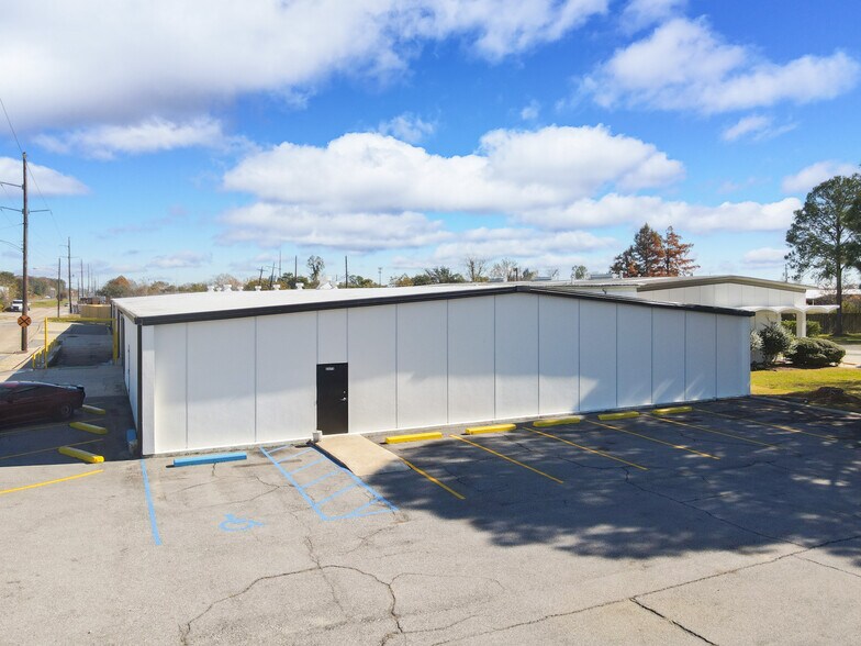 Primary Photo Of 2375 Wooddale Blvd, Baton Rouge Warehouse For Lease