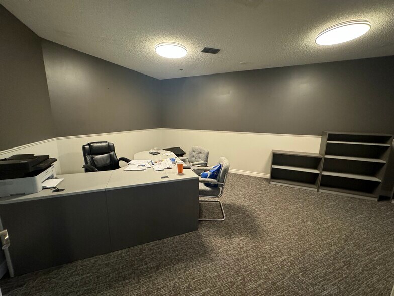 More Photos Of 725 Gibralter St, Norfolk Flex For Sale