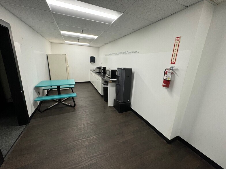 More Photos Of 1811 N Topping Ave, Kansas City Office For Lease