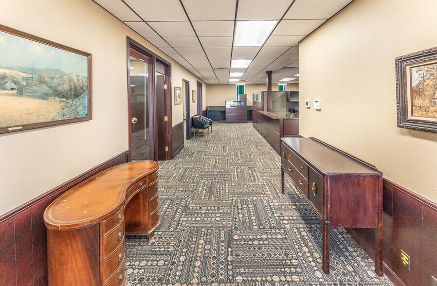 More Photos Of 23 Briercroft Office Park, Lubbock Office For Lease
