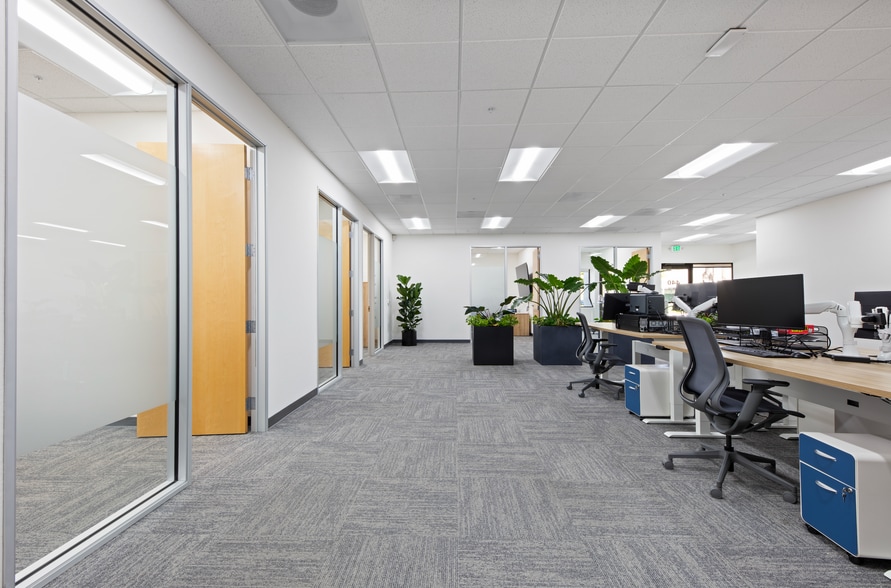 More Photos Of 440-456 Oakmead Pky, Sunnyvale Research And Development For Lease