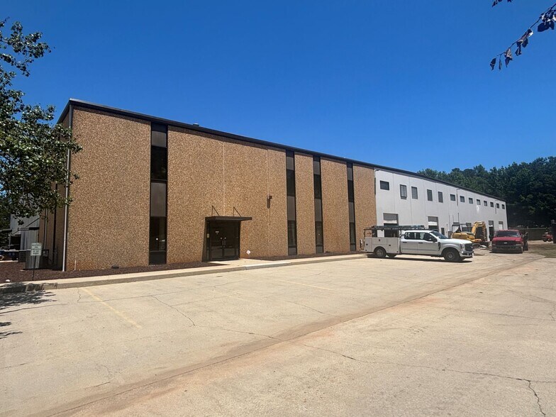 More Photos Of 82 Galilee Church Rd, Jefferson Distribution For Lease