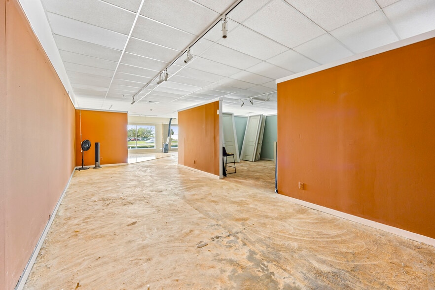 More Photos Of 2705 N Harbor City Blvd, Melbourne Freestanding For Sale