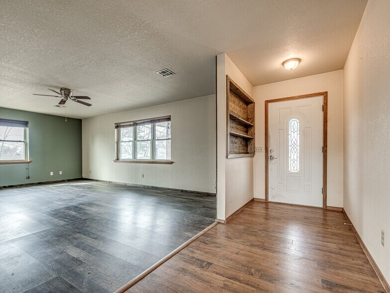 More Photos Of 980916 S Highway 18, Chandler Industrial For Sale