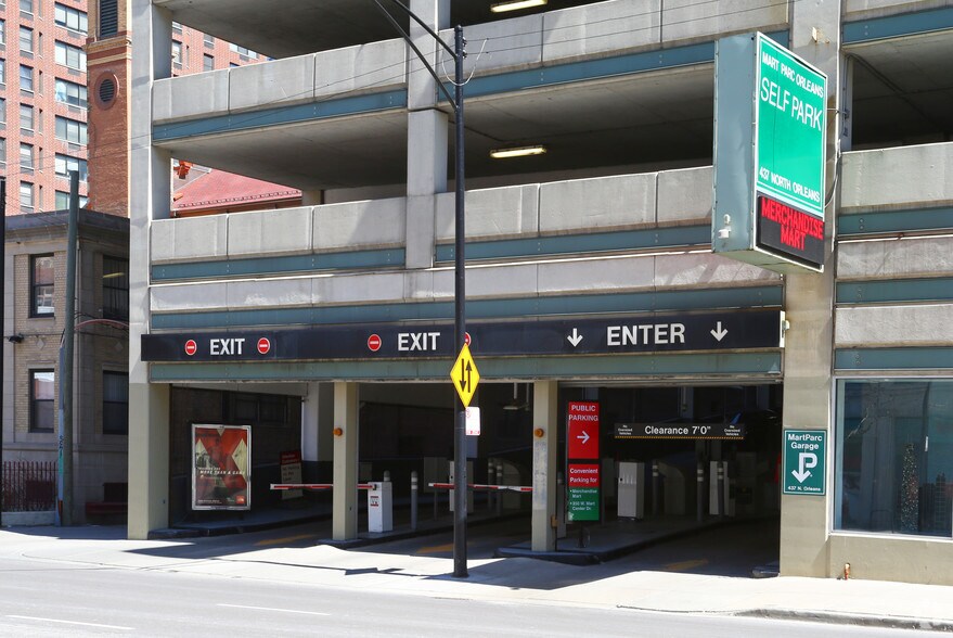 More Photos Of 437 N Orleans St, Chicago Parking Garage For Lease