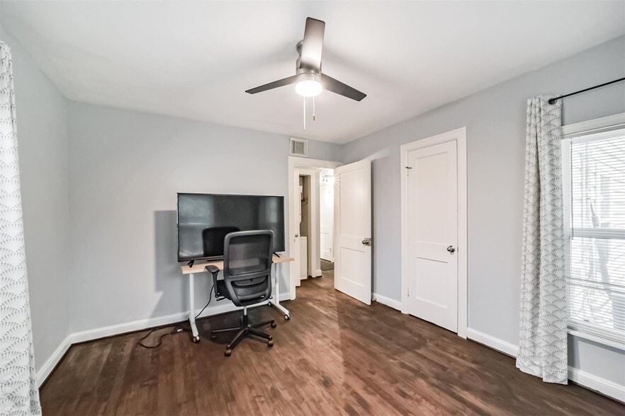 More Photos Of 543 Studewood St, Houston Specialty For Sale
