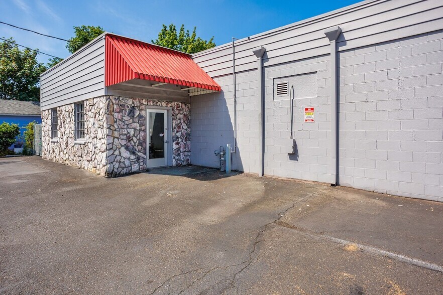 More Photos Of 10234 NE Glisan St, Portland Freestanding For Sale