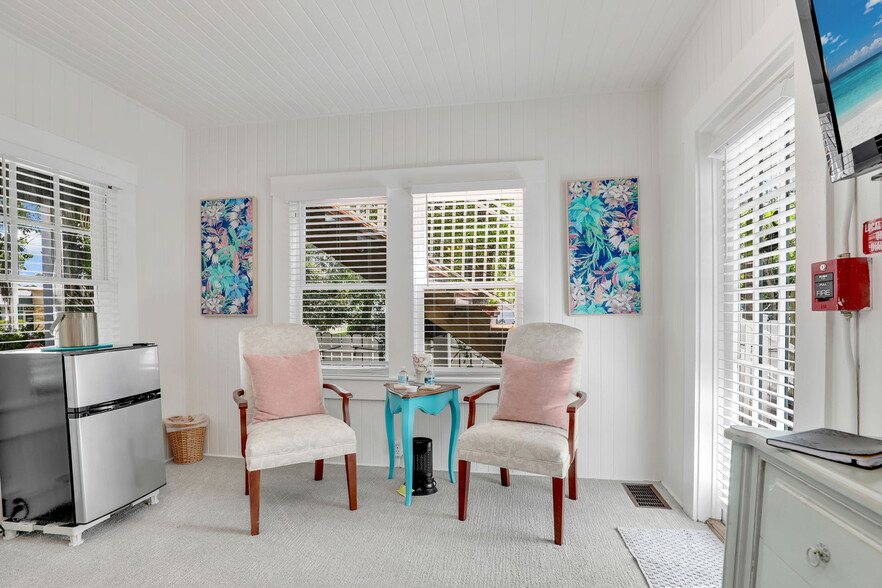 More Photos Of 2135 Mcgregor Blvd, Fort Myers Hospitality For Sale