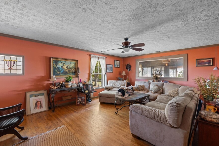 More Photos Of 607 Butts Mill Rd, Pine Mountain General Retail For Sale