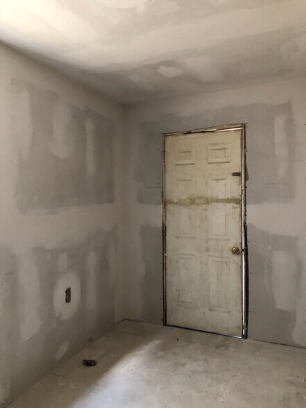 More Photos Of 7418 Chef Menteur Hwy, New Orleans Hotel For Sale