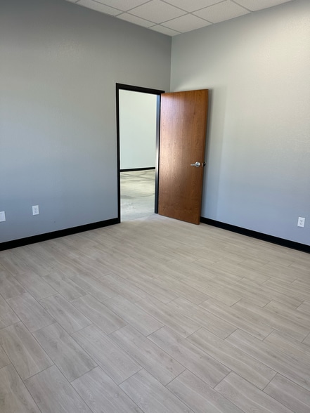 More Photos Of 10927 Fredericksburg Rd, San Antonio Unknown For Lease