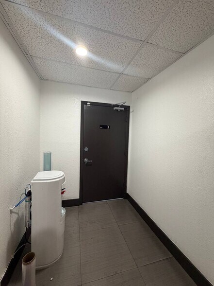 More Photos Of 10850 NW 27th St, Doral Warehouse For Sale