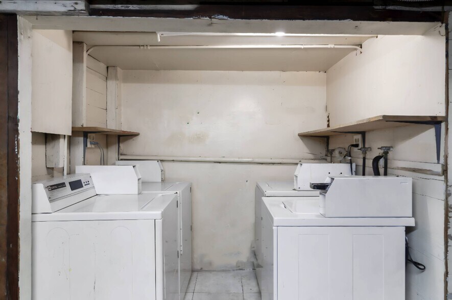 More Photos Of 225 W Adams Blvd, Los Angeles Apartments For Sale