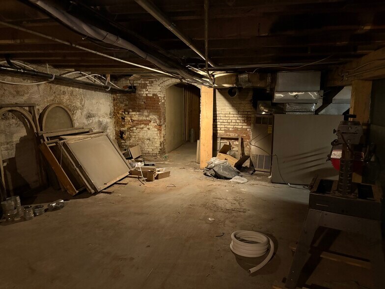 More Photos Of 211 E Main St, Dayton General Retail For Sale