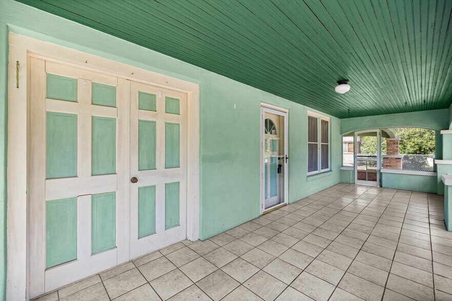 More Photos Of 7018 SE 222nd St, Hawthorne Flex For Sale