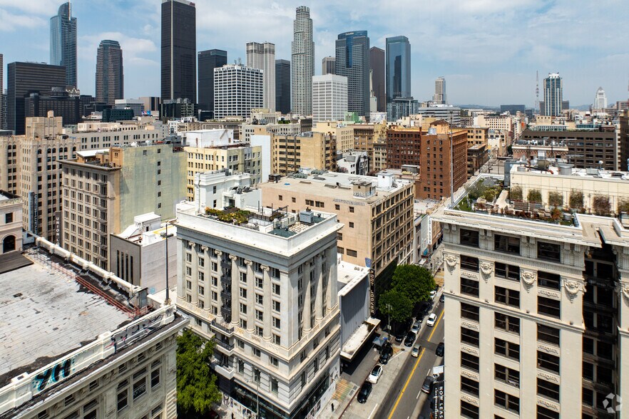 More Photos Of 737 S Broadway, Los Angeles Loft Creative Space For Sale
