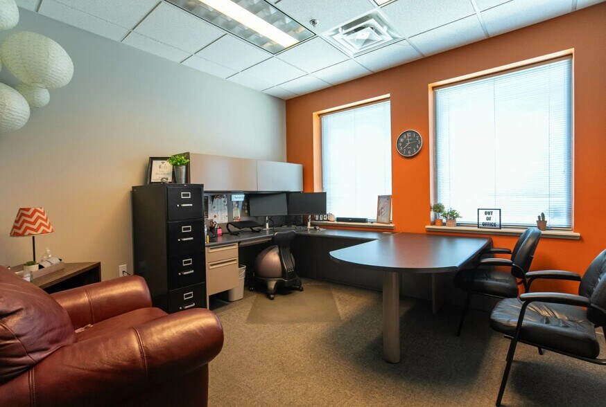 More Photos Of 3770 Dixie Hwy, Waterford Showroom For Sale