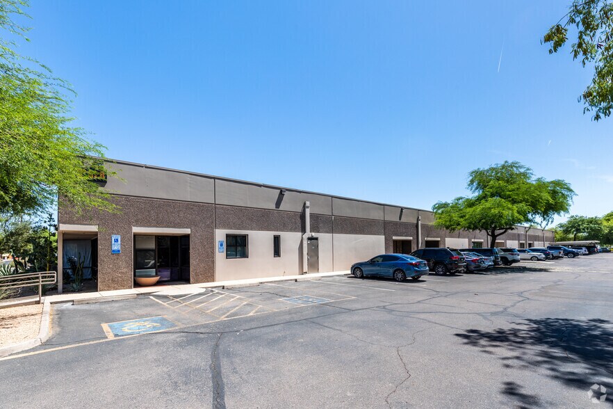 More Photos Of 920 E Madison St, Phoenix Light Manufacturing For Lease