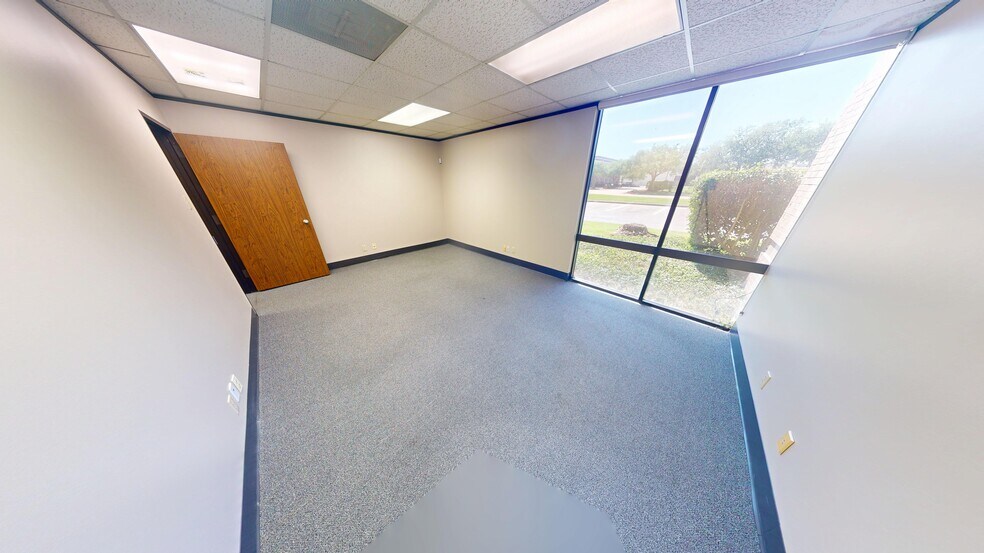 More Photos Of 9776 Whithorn Dr, Houston Showroom For Lease