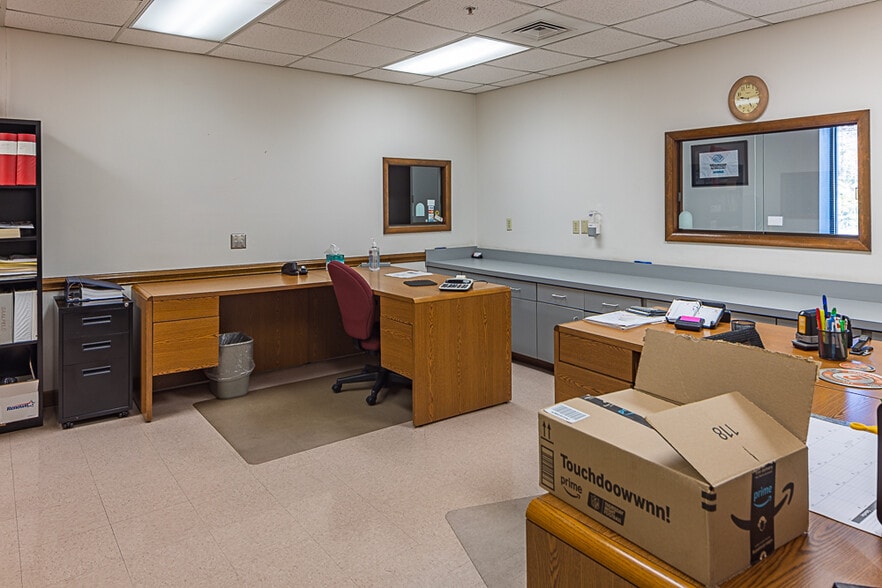 More Photos Of 101 Industrial Dr, Bristol Industrial For Sale