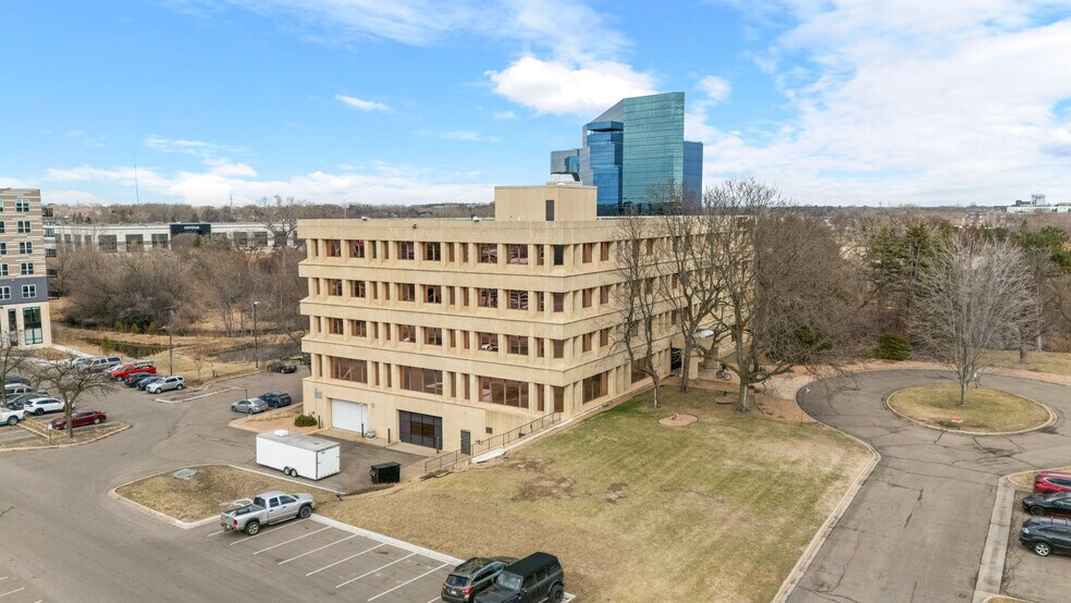 More Photos Of 10000 Highway 55, Plymouth Office For Lease