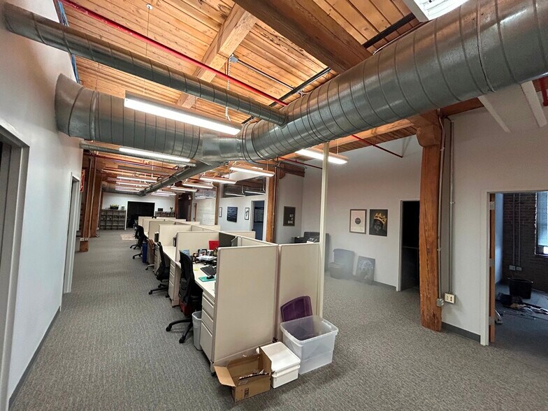 More Photos Of 700 N Sacramento Blvd, Chicago Loft Creative Space For Lease