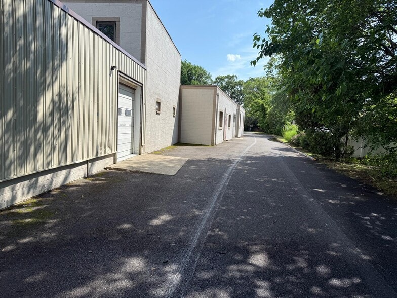 More Photos Of 450 S Fellowship Rd, Maple Shade Township Warehouse For Lease
