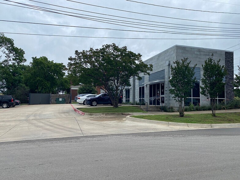 More Photos Of 1409 E McKinney St, Denton Office Residential For Sale