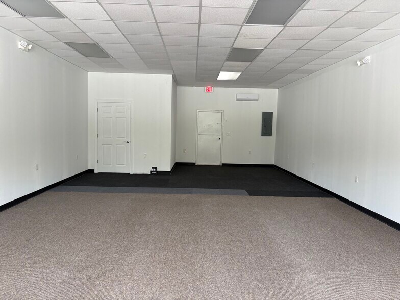 More Photos Of 16824 Gunn Hwy, Odessa Storefront Retail Office For Lease